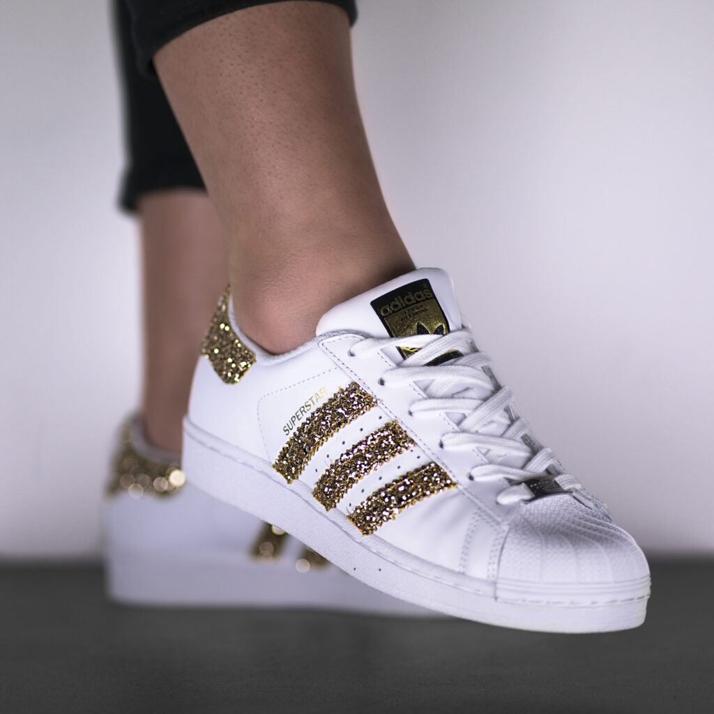 superstar supergold adidas sneakers personalizzate glitter oro da dressed